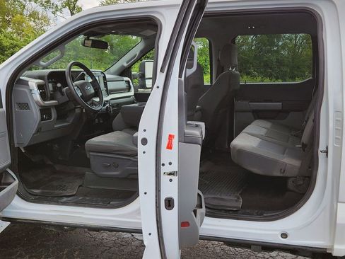 Used 2023 Ford F250 XLT AWD/4WD image 7
