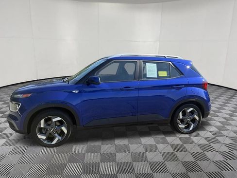 Used 2023 Hyundai Venue Limited w/ Cargo Package FWD image 2