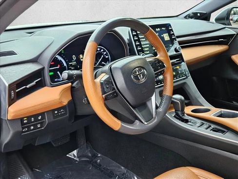 Used 2019 Toyota Avalon Limited image 10