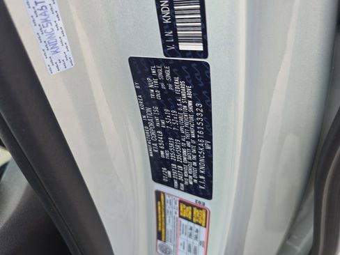 New 2026 Kia Carnival EX FWD image 34