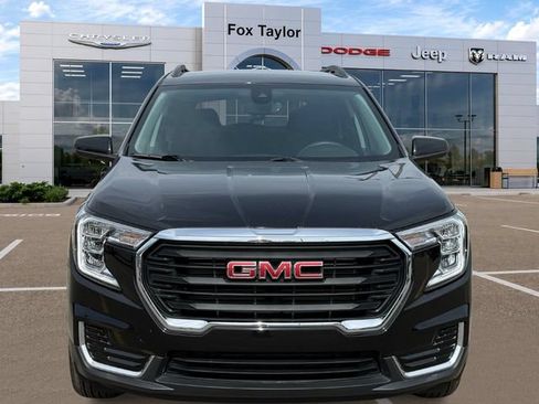 Used 2023 GMC Terrain SLE w/ Driver Convenience Package FWD image 2