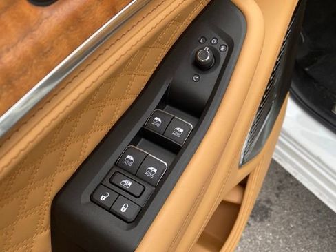 New 2025 Jeep Grand Cherokee Summit image 13