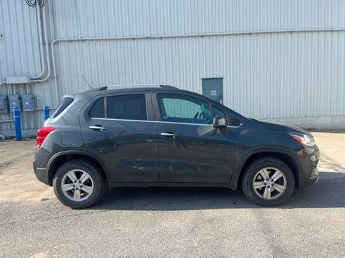 Used 2018 Chevrolet Trax LT w/ LT Convenience Package AWD/4WD image 4