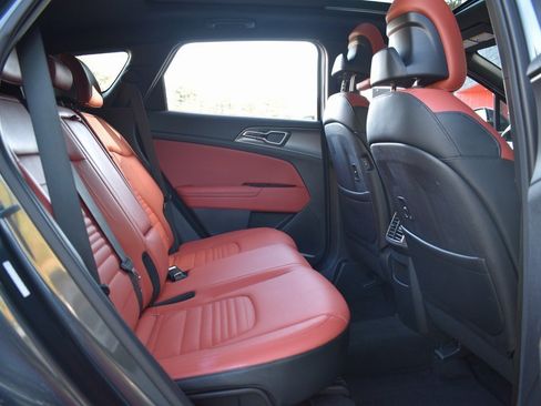 Used 2023 Kia Sportage SX image 32