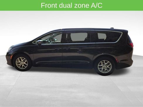 Used 2023 Chrysler Pacifica Touring-L FWD image 8