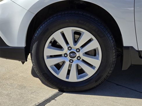 Used 2018 Subaru Outback 2.5i Premium image 17