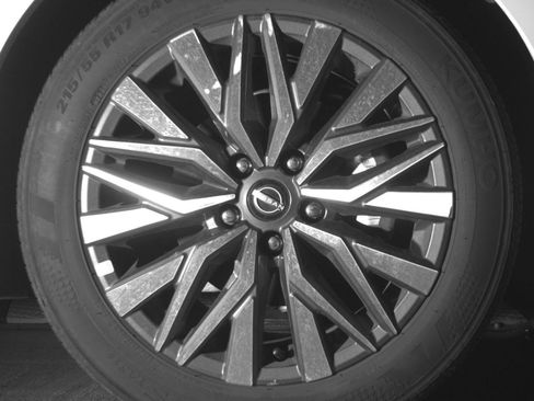 Used 2025 Nissan Altima 2.5 SV FWD image 10