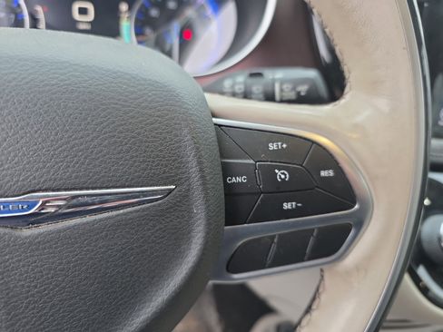 Used 2020 Chrysler Pacifica Limited image 21