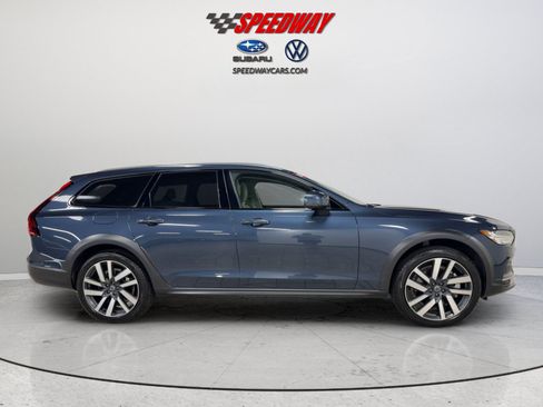 Used 2025 Volvo V90 B6 Cross Country Plus w/ Climate Package AWD/4WD image 4