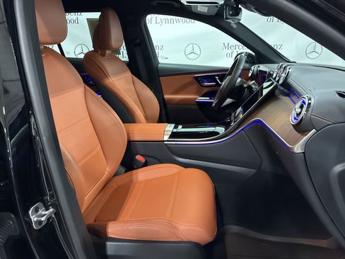 Used 2025 Mercedes-Benz GLC 350e 4MATIC image 28