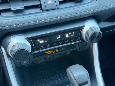 Used 2020 Toyota RAV4 LE image 31