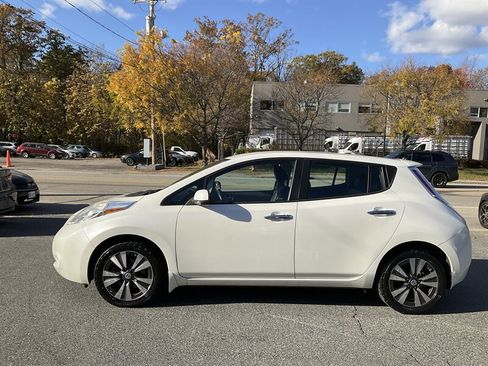 Used 2014 Nissan Leaf SL w/ Premium Package image 8
