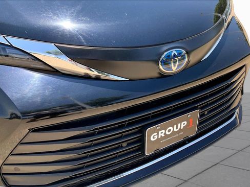 Used 2024 Toyota Sienna XLE FWD image 37