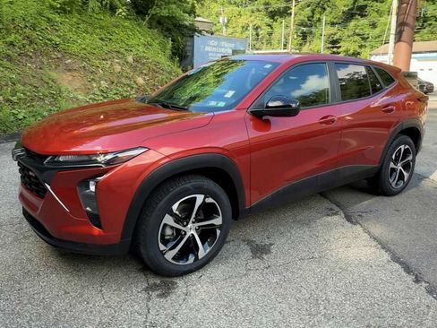 Certified 2024 Chevrolet Trax RS w/ Driver Confidence Package FWD image 4
