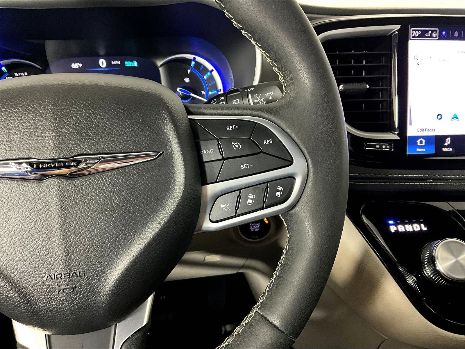Used 2024 Chrysler Pacifica Limited FWD image 12