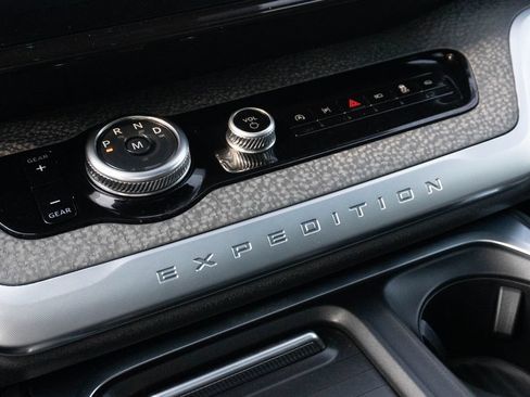 Used 2025 Ford Expedition Tremor AWD/4WD image 35