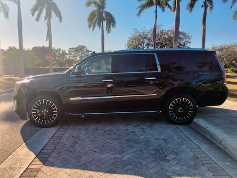 Used 2019 Cadillac Escalade ESV Luxury image 12