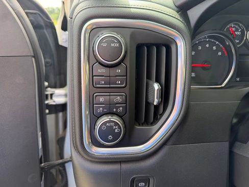 Used 2021 Chevrolet Silverado 1500 LT Trail Boss w/ Bed Protection Package AWD/4WD image 19