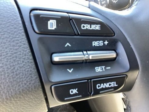 Used 2020 Hyundai Elantra Limited w/ Cargo Package (C1) FWD image 17