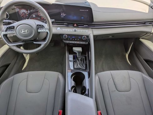 Used 2024 Hyundai Elantra SEL w/ Convenience Package FWD image 9