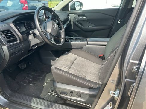 Used 2025 Nissan Rogue SV FWD image 11