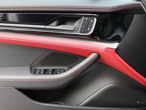 Certified 2025 Porsche Panamera 4 image 14