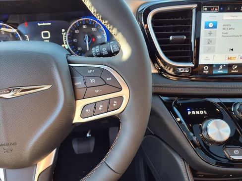 New 2026 Chrysler Pacifica Pinnacle image 10