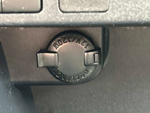 Used 2018 Toyota RAV4 LE AWD/4WD image 30