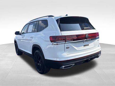 Used 2025 Volkswagen Atlas SE AWD/4WD image 3
