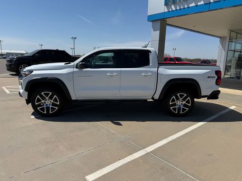 Used 2024 Chevrolet Colorado Z71 w/ Z71 Convenience Package 2 image 2