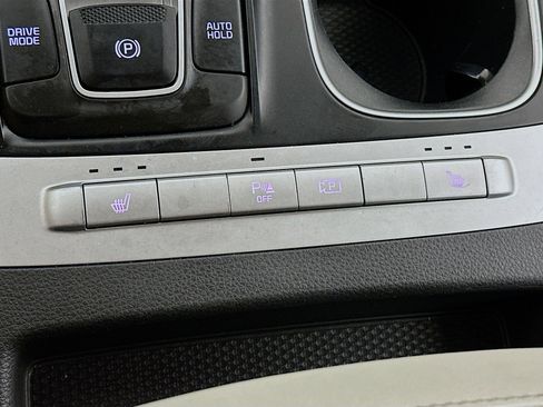 Used 2024 Kia Carnival LX image 25