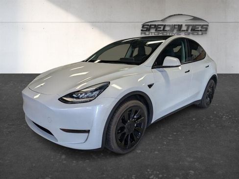 Used 2022 Tesla Model Y Long Range AWD/4WD image 5
