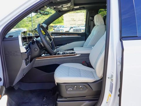 New 2026 Cadillac Escalade ESV Platinum Sport w/ LPO, ONYX Package image 14