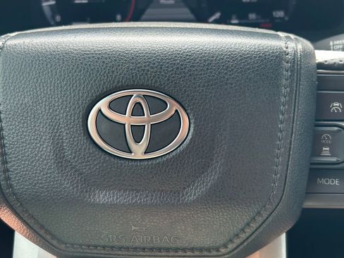 Certified 2024 Toyota Tacoma TRD Off-Road AWD/4WD image 39