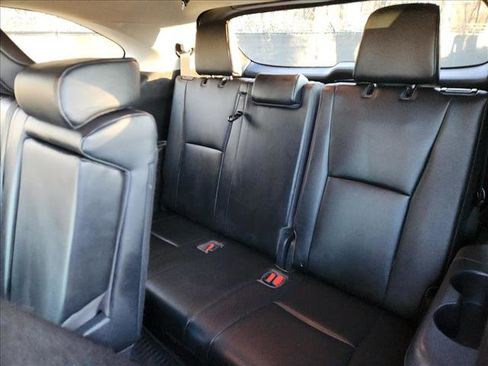 Used 2023 Toyota Highlander XLE image 28