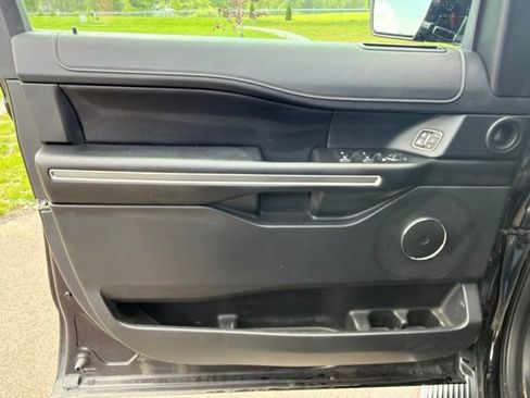 Used 2020 Ford Expedition XLT w/ Equipment Group 202A AWD/4WD image 27