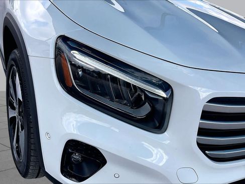 Used 2025 Mercedes-Benz GLB 250 4MATIC image 28