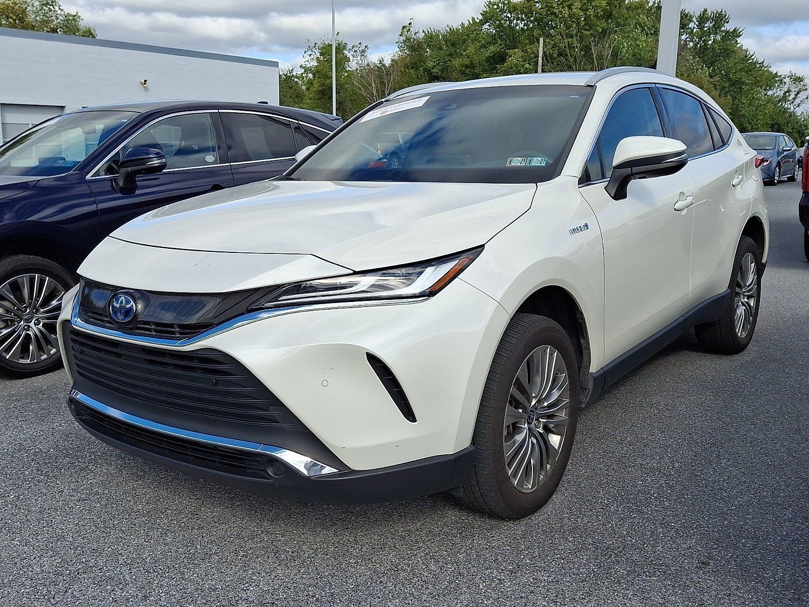 Used 2021 Toyota Venza XLE w/ Softex Package AWD/4WD image 2