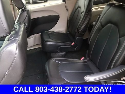 Used 2024 Chrysler Pacifica Touring-L FWD image 14