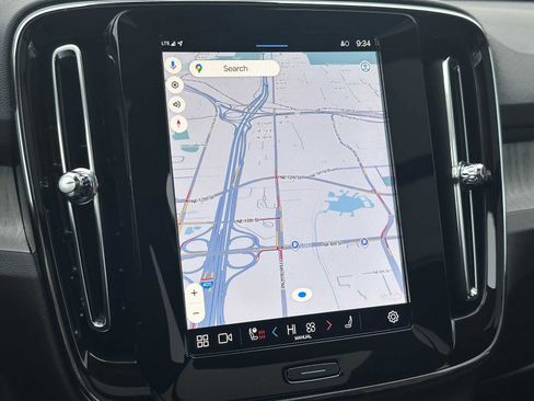 Used 2025 Volvo XC40 B5 Plus w/ Climate Package image 27