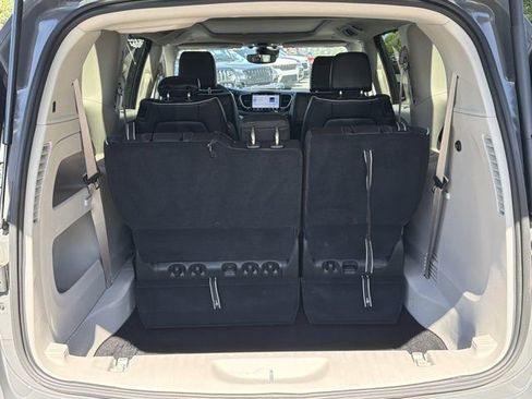Used 2024 Chrysler Pacifica Limited FWD image 22