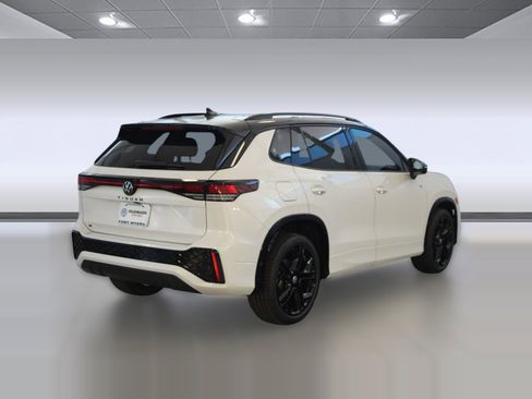 New 2026 Volkswagen Tiguan SE R-Line FWD image 8