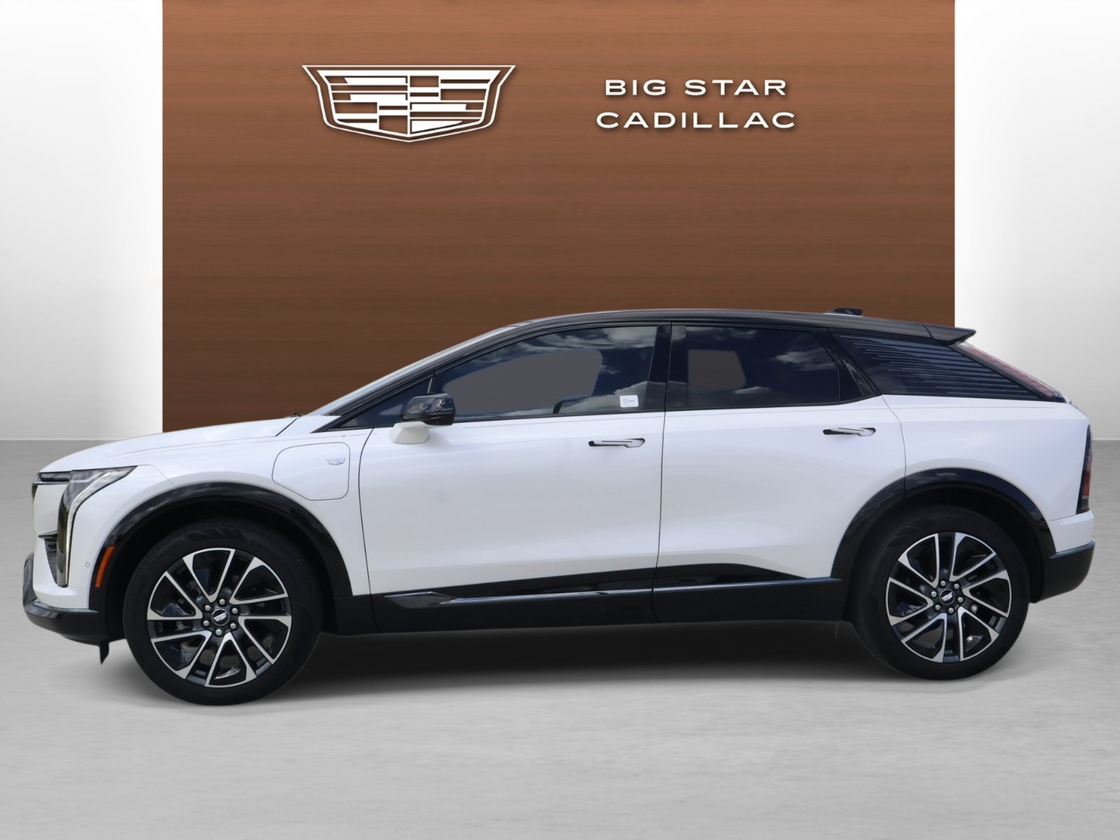 Certified 2025 Cadillac Optiq Sport 2 AWD/4WD image 2
