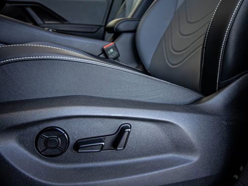 Certified 2025 Volkswagen Tiguan SE image 25