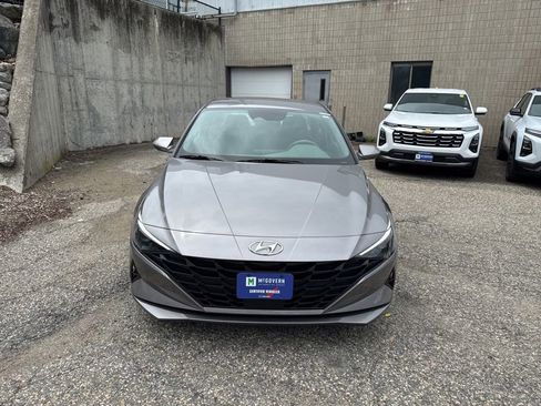 Used 2023 Hyundai Elantra SEL w/ Convenience Package FWD image 9
