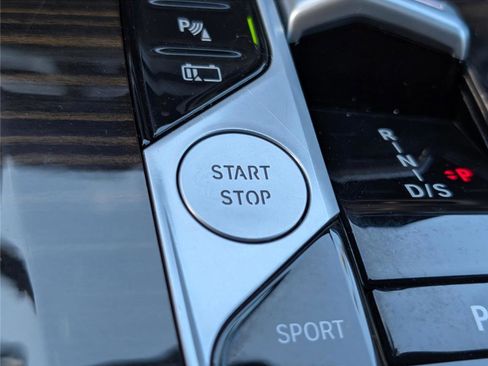 Used 2025 BMW X5 xDrive50e image 27