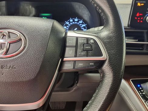 Used 2024 Toyota Sienna XLE image 20