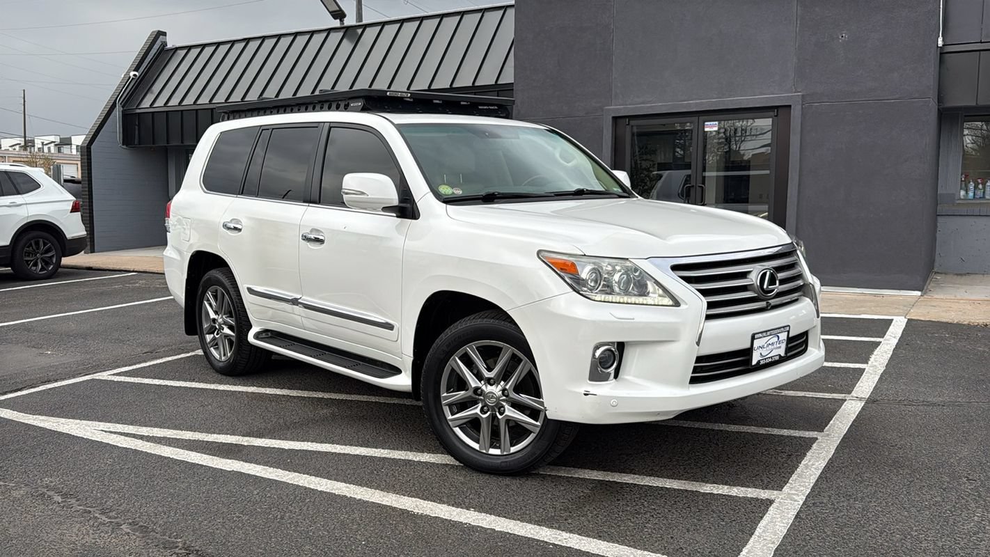 Used 2013 Lexus LX 570 4WD w/ Luxury Pkg image 1