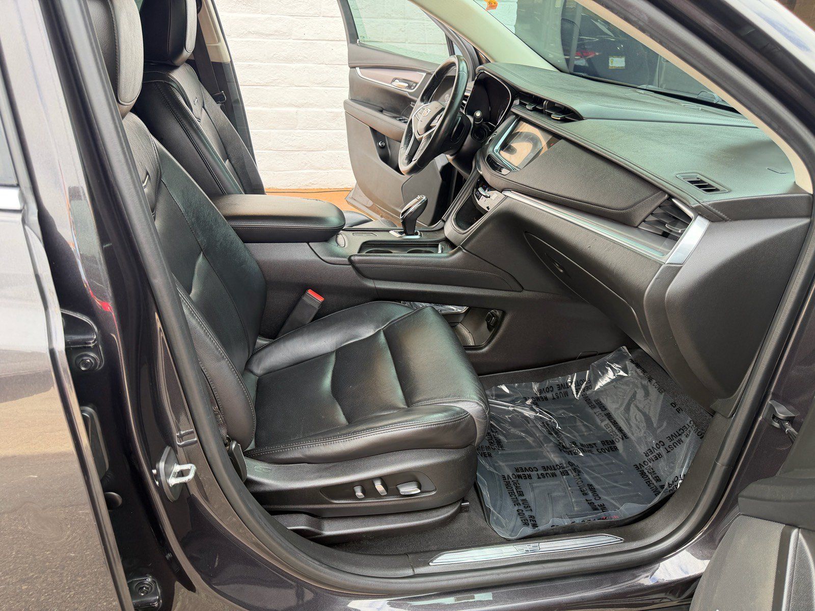 Used 2017 Cadillac XT5 Luxury FWD image 16