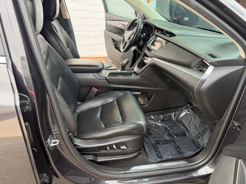 Used 2017 Cadillac XT5 Luxury FWD image 16